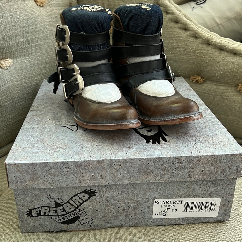 Freebird Scarlet Brown. Size 7